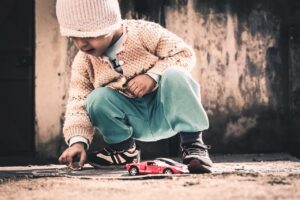 子どもの送迎に3年だけ車が必要な場合、残価設定とリースはどっちが得？